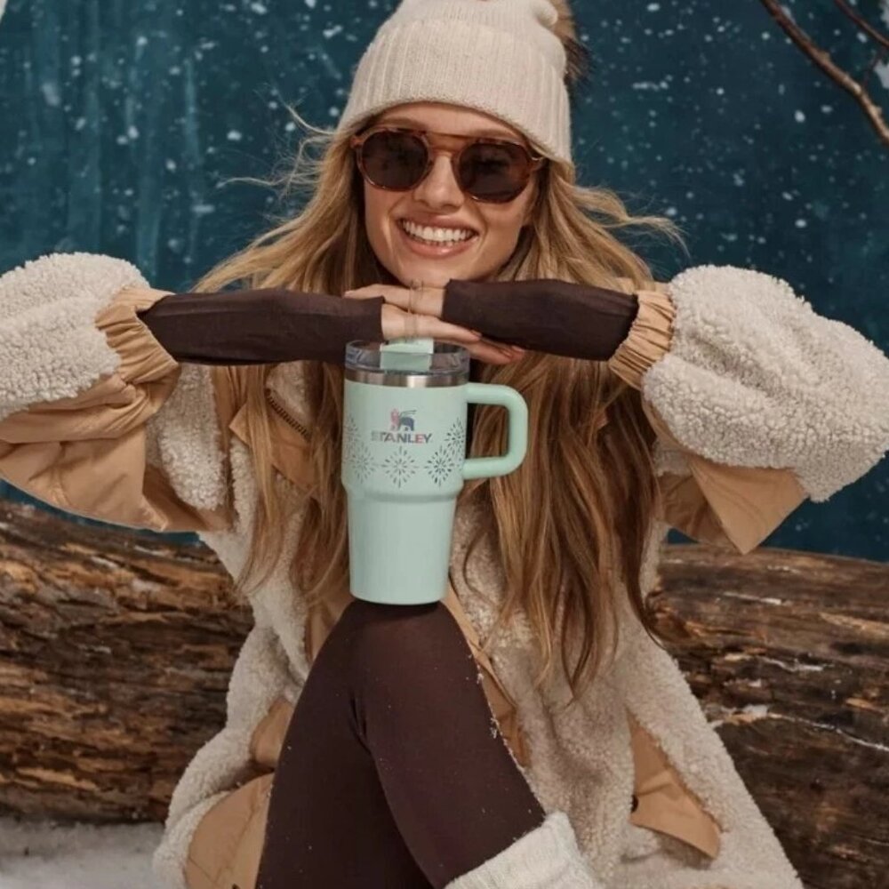 🔥NEW Stanley 20oz ❄️Winter Wonderland Quencher Tumbler Mug WaterBottle